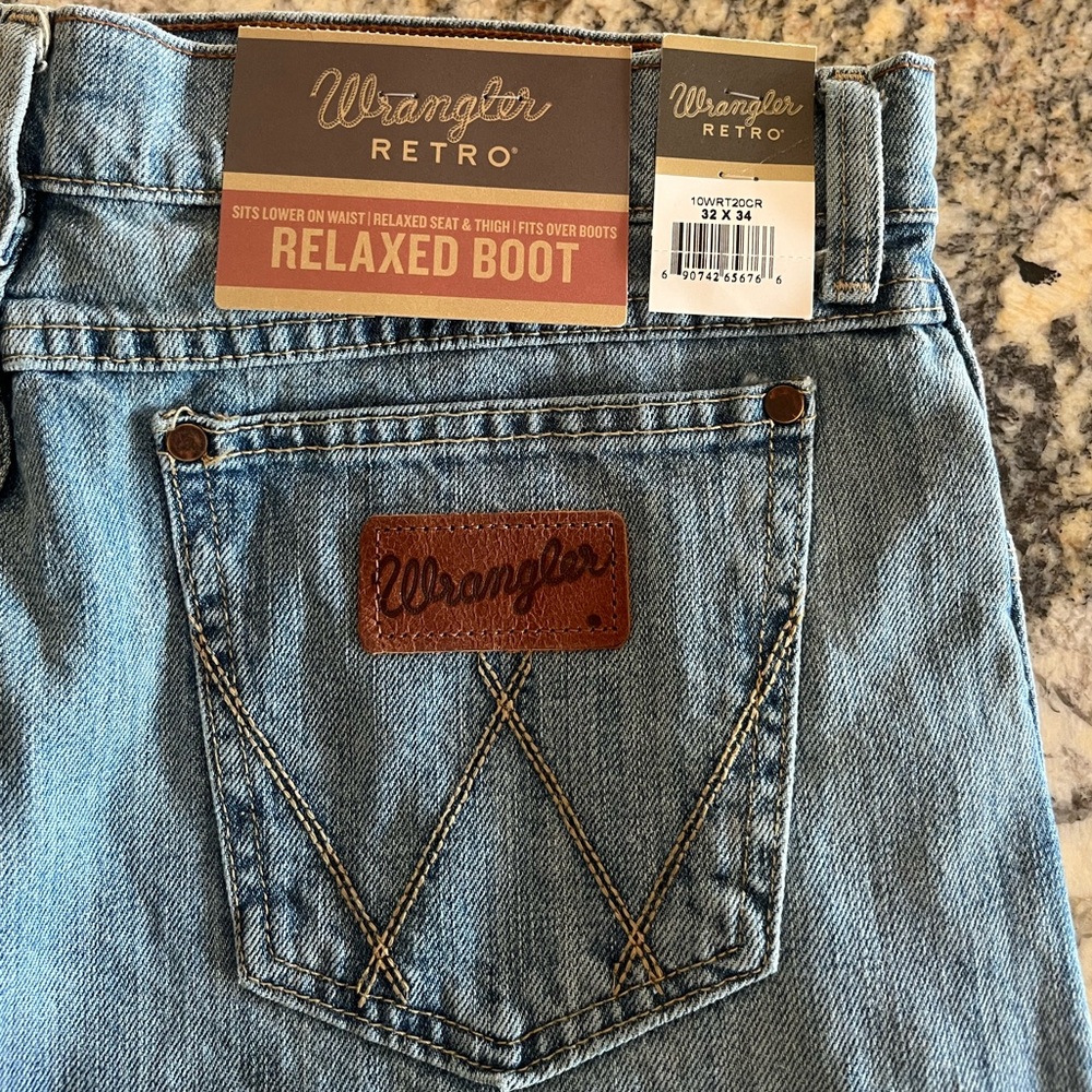 NWT WRANGLER RETRO BOOT CUT JEANS (32/34)